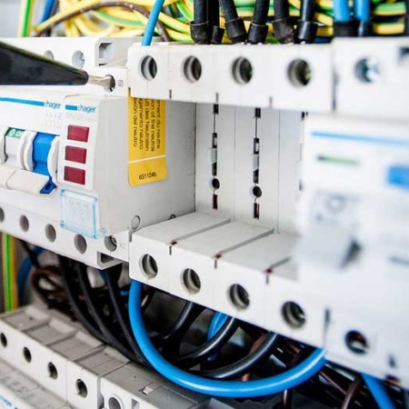 Symptoms of a Faulty Fuse Box | Common Fuse Box Problems