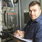 what is a commercial electrician