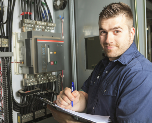 what is a commercial electrician